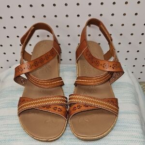 Cali from Skechers Luxe Foam Women's  Sandals Sz 9.5